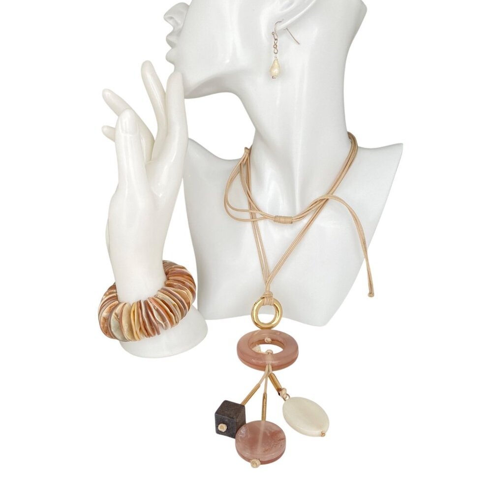 Coastal Boho Shell Jewelry Arrangement Necklace Bracelet & Shell Drop Earrings N